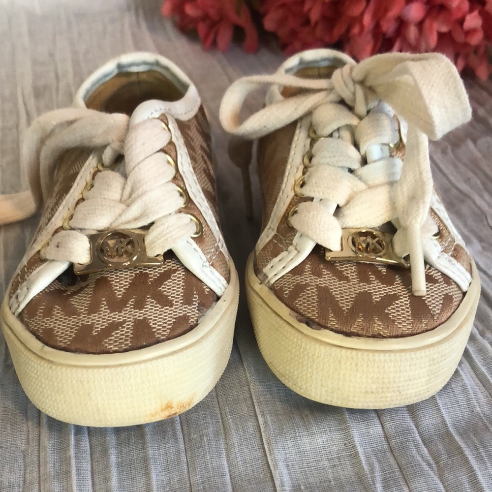 MICHAEL KORS girls toddler lace up sneakers size 5 tan signature logo - Picture 4 of 13